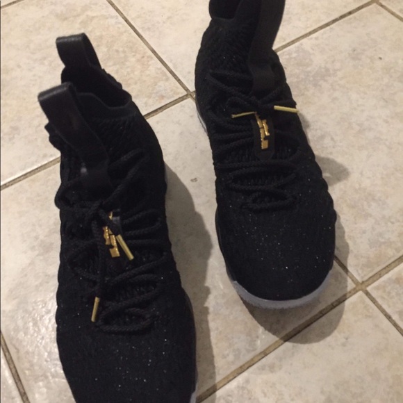 Nike Lebrun 15 - Picture 2 of 3